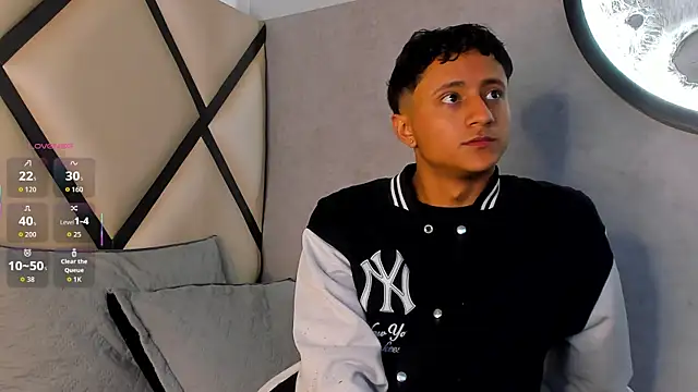 Snapshot of _Leohot_ chatting on 09/18/25, 03:30 Leohot online show from 09/18/25, 03:30