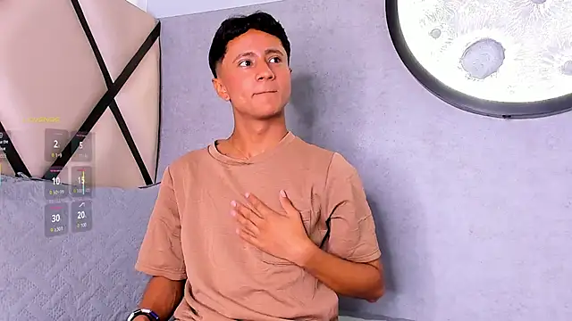 Snapshot of _Leohot_ chatting on 09/19/25, 03:30 Leohot online show from 09/19/25, 03:30