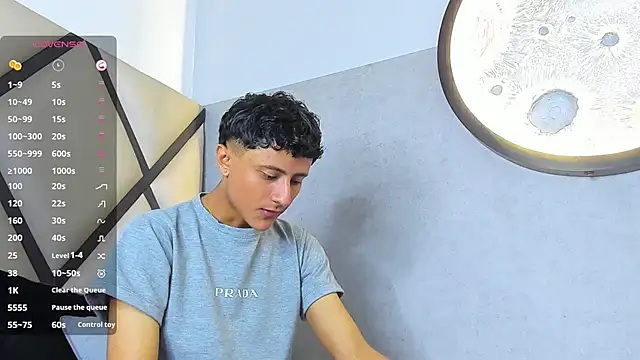 Snapshot of _Leohot_ chatting on 09/23/25, 03:31 Leohot online show from 09/23/25, 03:31