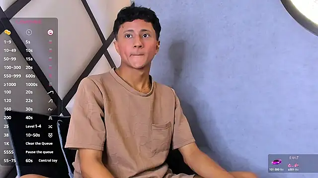 Snapshot of _Leohot_ chatting on 09/24/25, 03:32 Leohot online show from 09/24/25, 03:32