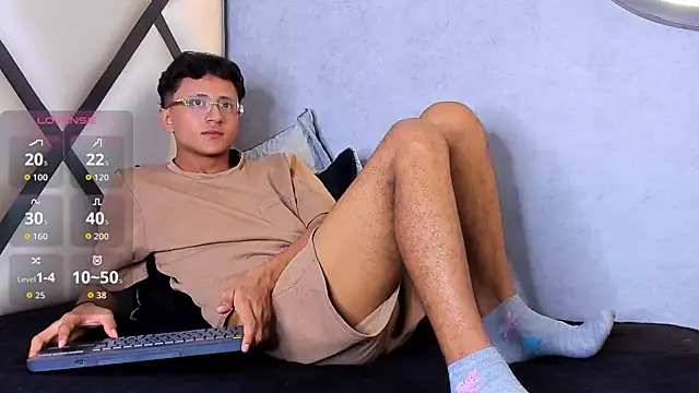 Snapshot of _Leohot_ chatting on 09/27/25, 03:44 Leohot online show from 09/27/25, 03:44