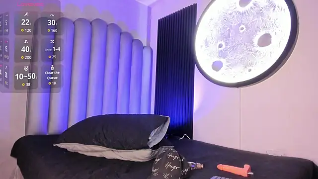 Snapshot of _Leohot_ chatting on 10/18/25, 04:15 Leohot online show from 10/18/25, 04:15