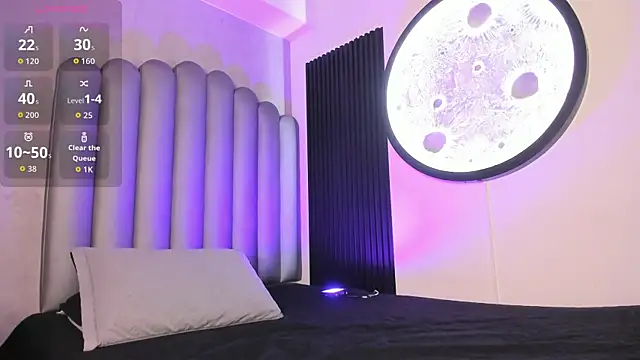 Snapshot of _Leohot_ chatting on 10/21/25, 03:29 Leohot online show from 10/21/25, 03:29