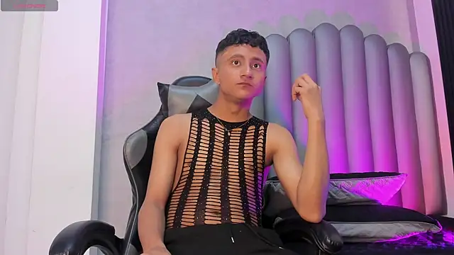 Snapshot of _Leohot_ chatting on 10/25/25, 03:47 Leohot online show from 10/25/25, 03:47