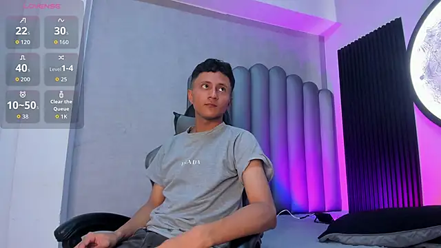 Snapshot of _Leohot_ chatting on 10/29/25, 03:42 Leohot online show from 10/29/25, 03:42