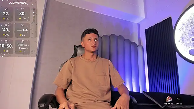 Snapshot of _Leohot_ chatting on 10/31/25, 03:40 Leohot online show from 10/31/25, 03:40