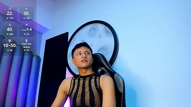 Snapshot of _Leohot_ chatting on 11/14/25, 03:27 Leohot online show from 11/14/25, 03:27