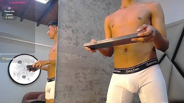 Snapshot of _Leohot_ chatting on 11/14/25, 03:33 Leohot online show from 11/14/25, 03:33