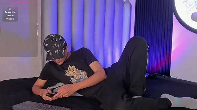 Snapshot of _Leohot_ chatting on 11/21/25, 03:38 Leohot online show from 11/21/25, 03:38