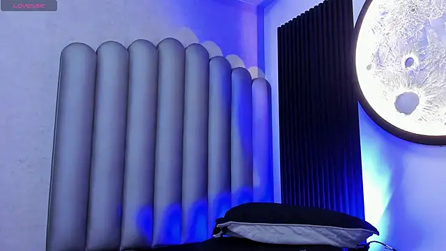 Snapshot of _Leohot_ chatting on 11/23/25, 03:39 Leohot online show from 11/23/25, 03:39