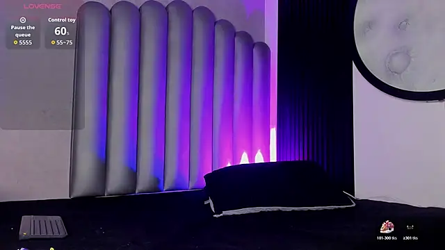 Snapshot of _Leohot_ chatting on 11/30/25, 03:54 Leohot online show from 11/30/25, 03:54