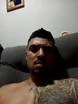 Snapshot of nnyzinho17 chatting on 12/17/25, 09:32 nnyzinho17 online show from 12/17/25, 09:32