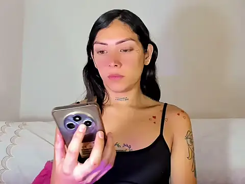 Megan Gil  online show from 10/20/25, 01:00