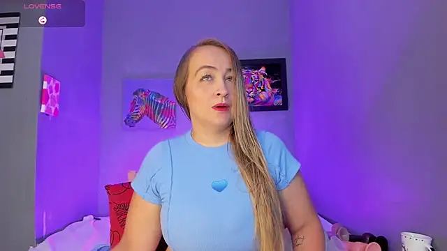 Snapshot of scarletmorgan2218 chatting on 09/25/25, 06:11 scarletmorgan2218 online show from 09/25/25, 06:11