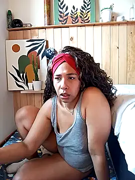 IVONNE COLLINS33 online show from 10/28/25, 03:04