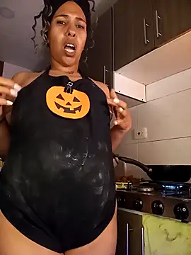 IVONNE COLLINS33 online show from 10/30/25, 03:19