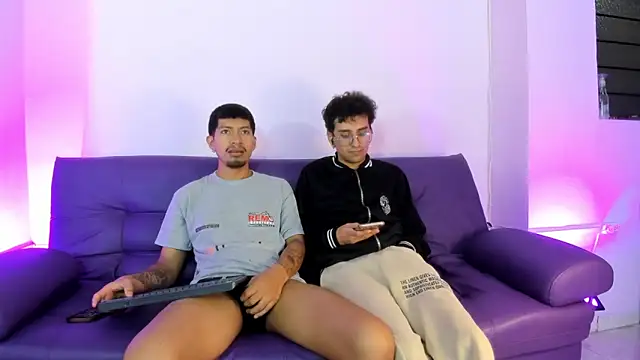 Snapshot of AxelAndJeremy chatting on 09/18/25, 02:57 AxelAndJeremy online show from 09/18/25, 02:57