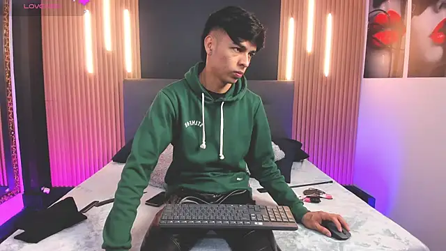 OnlyJos online show from 12/17/25, 06:47