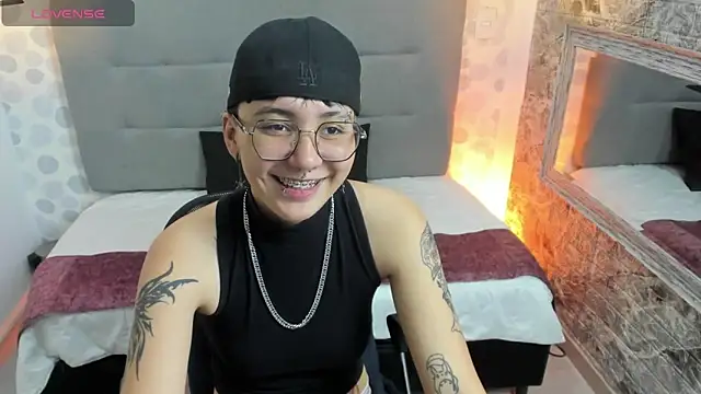 emahills  axelrose online show from 10/02/25, 11:12