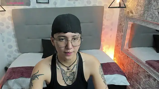 emahills  axelrose online show from 10/04/25, 01:58