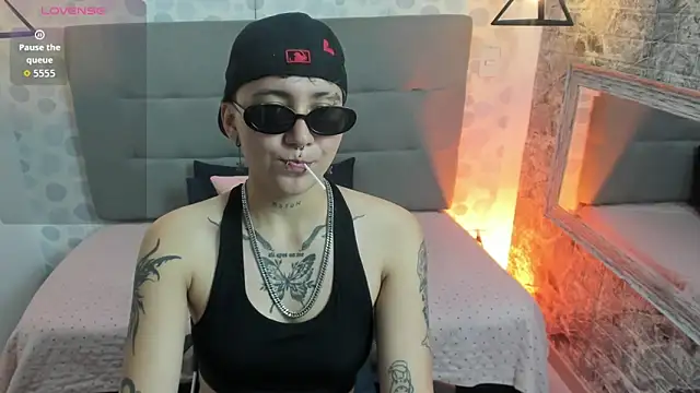 emahills  axelrose online show from 10/12/25, 05:06