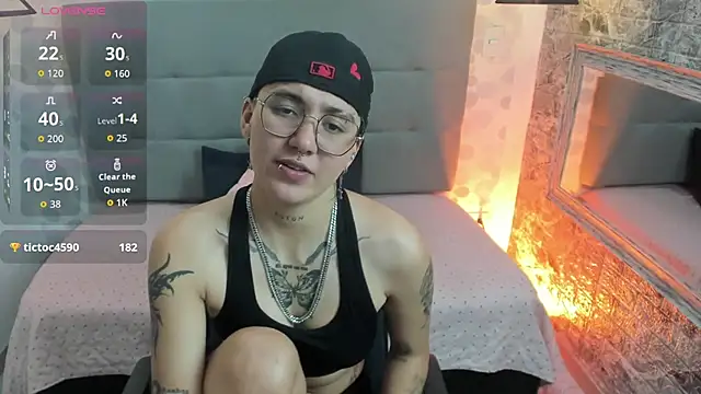 emahills  axelrose online show from 10/13/25, 03:06