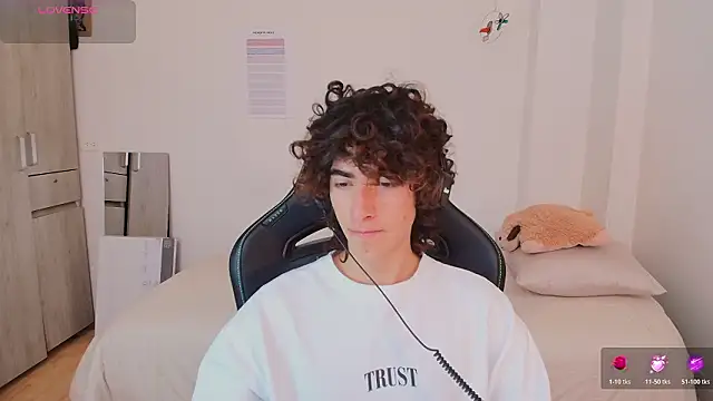 Nude Boy18 online show from 02/17/26, 04:57