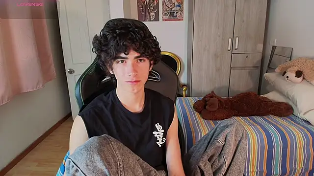 Nude Boy18 online show from 04/08/26, 11:27