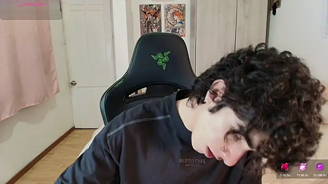 Nude Boy18 online show from 04/17/26, 11:30