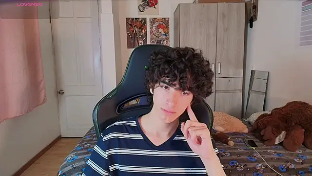 Nude Boy18 online show from 04/22/26, 11:23