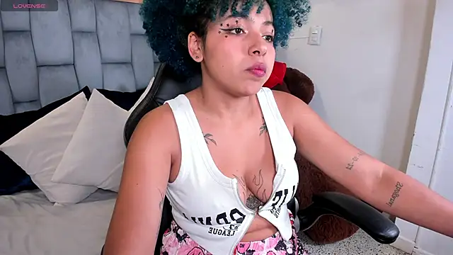 Snapshot of momo_ayasse chatting on 09/15/25, 01:49 momo ayasse online show from 09/15/25, 01:49