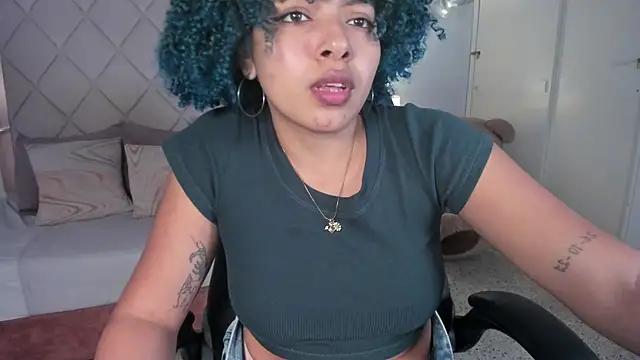 Snapshot of momo_ayasse chatting on 11/24/25, 10:20 momo ayasse online show from 11/24/25, 10:20