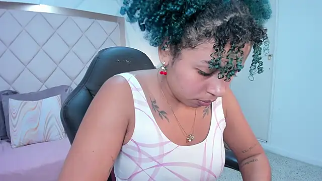 Snapshot of momo_ayasse chatting on 11/28/25, 09:50 momo ayasse online show from 11/28/25, 09:50