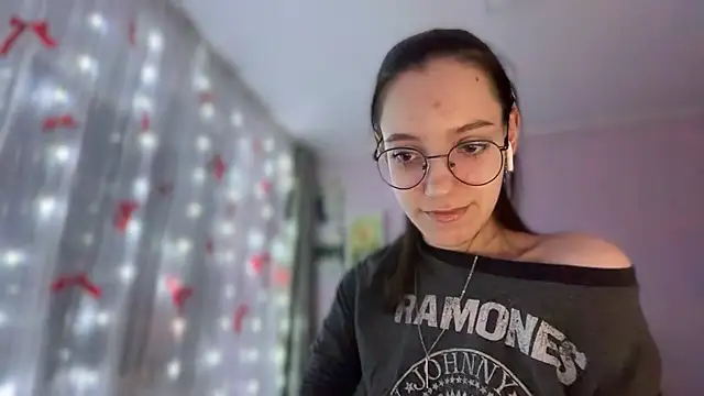 Snapshot of Vietero chatting on 03/31/26, 10:21 Vietero online show from 03/31/26, 10:21