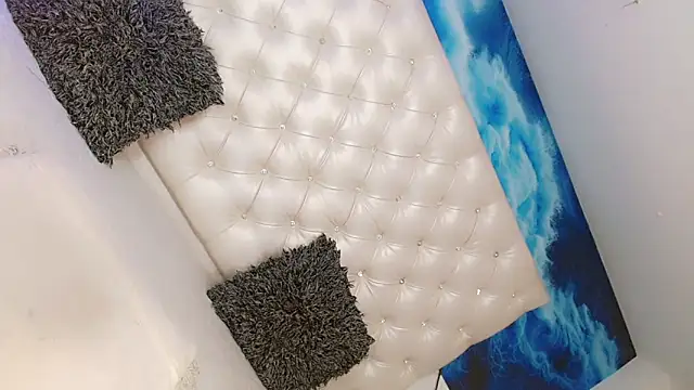 Milla Star  online show from 04/19/26, 06:10