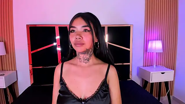 Snapshot of Celeeste18 chatting on 11/04/25, 02:32 Celeeste18 online show from 11/04/25, 02:32