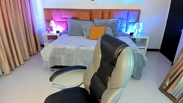 Catti Brie online show from 09/18/25, 11:56