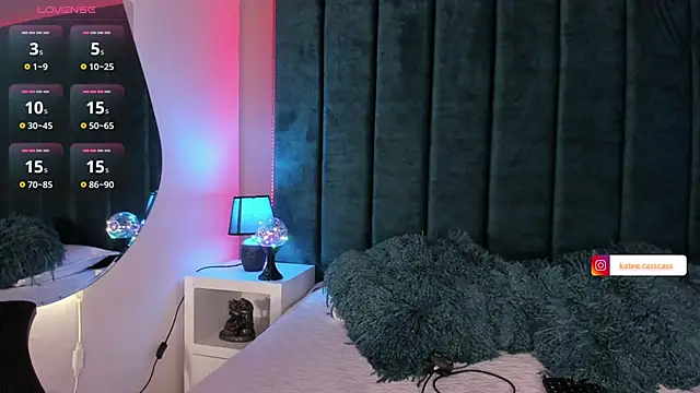 Snapshot of kate_cass chatting on 10/01/25, 11:38 kate cass online show from 10/01/25, 11:38