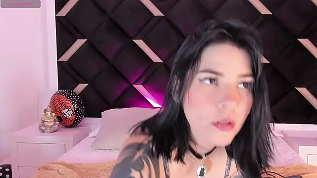 Snapshot of kate_cass chatting on 10/17/25, 03:31 kate cass online show from 10/17/25, 03:31