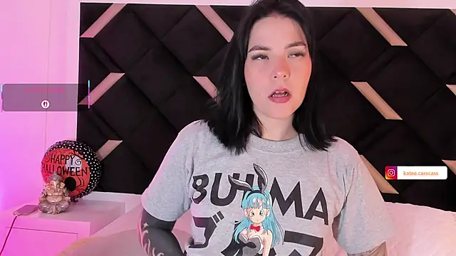 Snapshot of kate_cass chatting on 10/22/25, 03:40 kate cass online show from 10/22/25, 03:40