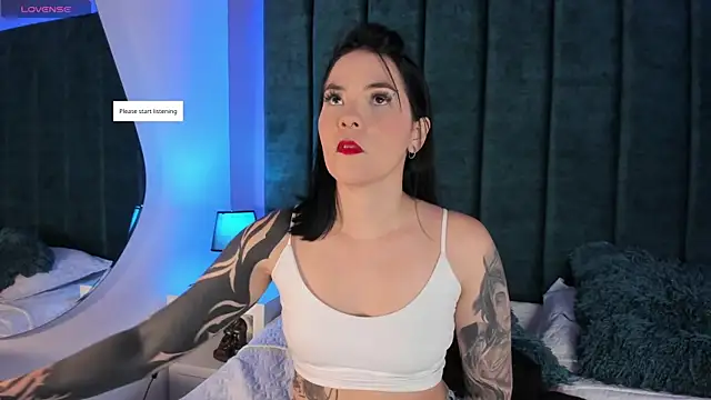 Snapshot of kate_cass chatting on 12/15/25, 03:33 kate cass online show from 12/15/25, 03:33