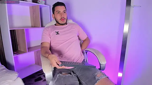 Axel grey  online show from 10/15/25, 12:27