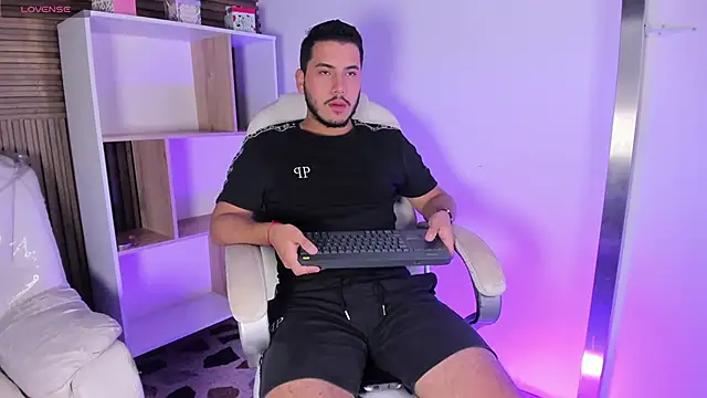 Axel grey  online show from 10/16/25, 12:17