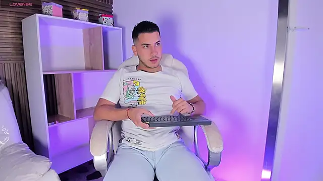 Axel grey  online show from 10/17/25, 12:19