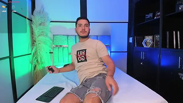 Axel grey  online show from 12/22/25, 12:24