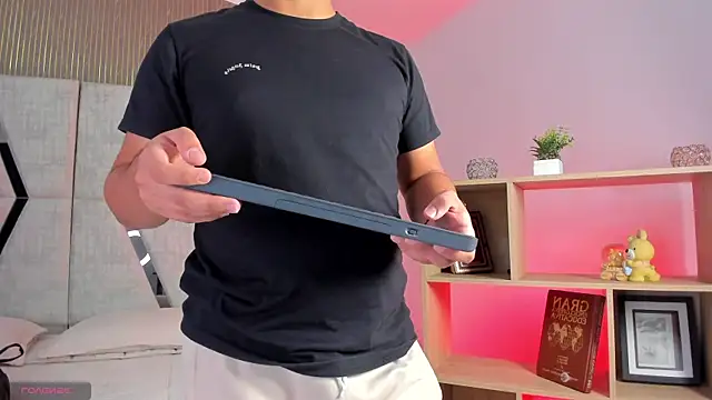 Axel grey  online show from 04/04/26, 12:46