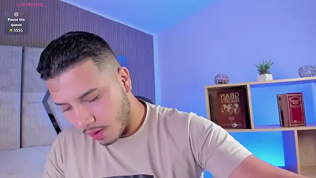 Axel grey  online show from 04/23/26, 12:51