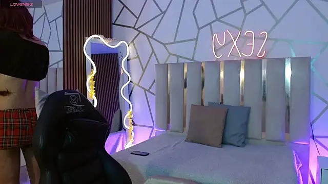 CYRUS TAY online show from 12/17/25, 12:11