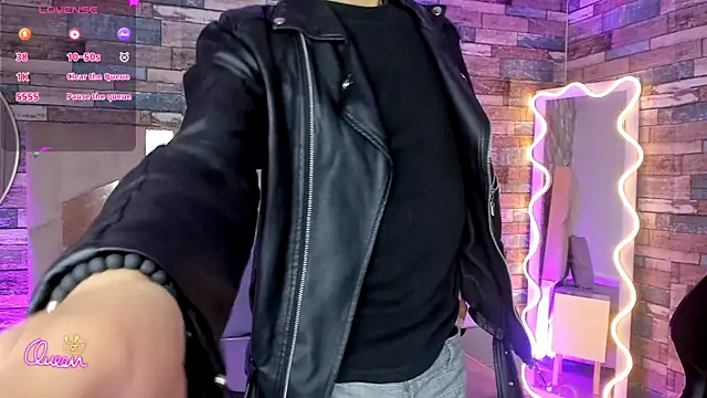 CYRUS TAY online show from 06/07/26, 12:42