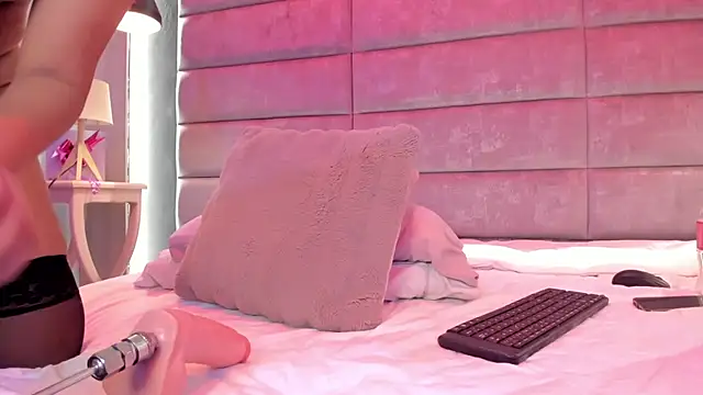 Snapshot of SophiieEvanss chatting on 11/09/25, 05:17 SophiieEvanss online show from 11/09/25, 05:17